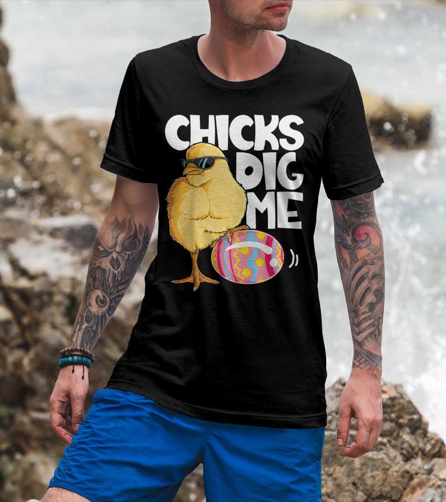Chicks Dig Me Easter Bunny Ears Egg Men17 Sunglasses Cool Chick Egg T-Shirt