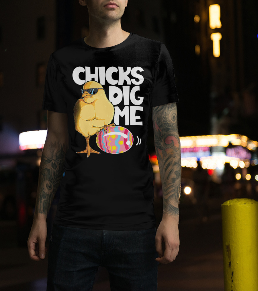 Chicks Dig Me Easter Bunny Ears Egg Men17 Sunglasses Cool Chick Egg T-Shirt