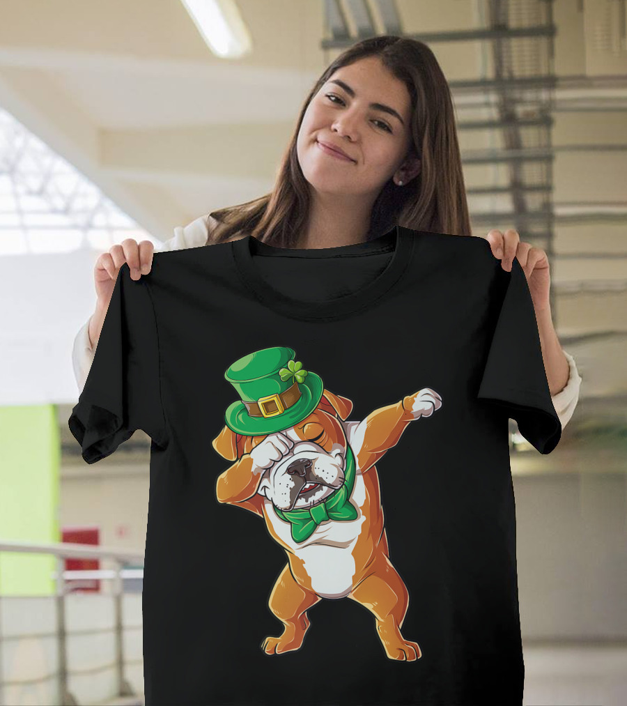 Dabbing English Bulldog St Patricks Day Leprechaun Hat Bow Tie T-Shirt