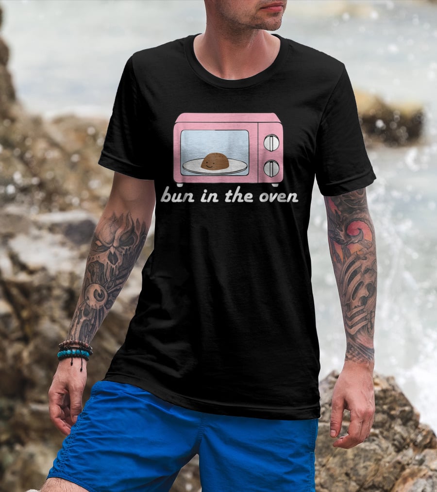 Bun In The Oven Expecting Baby Announcement Pink Microwave T-Shirt