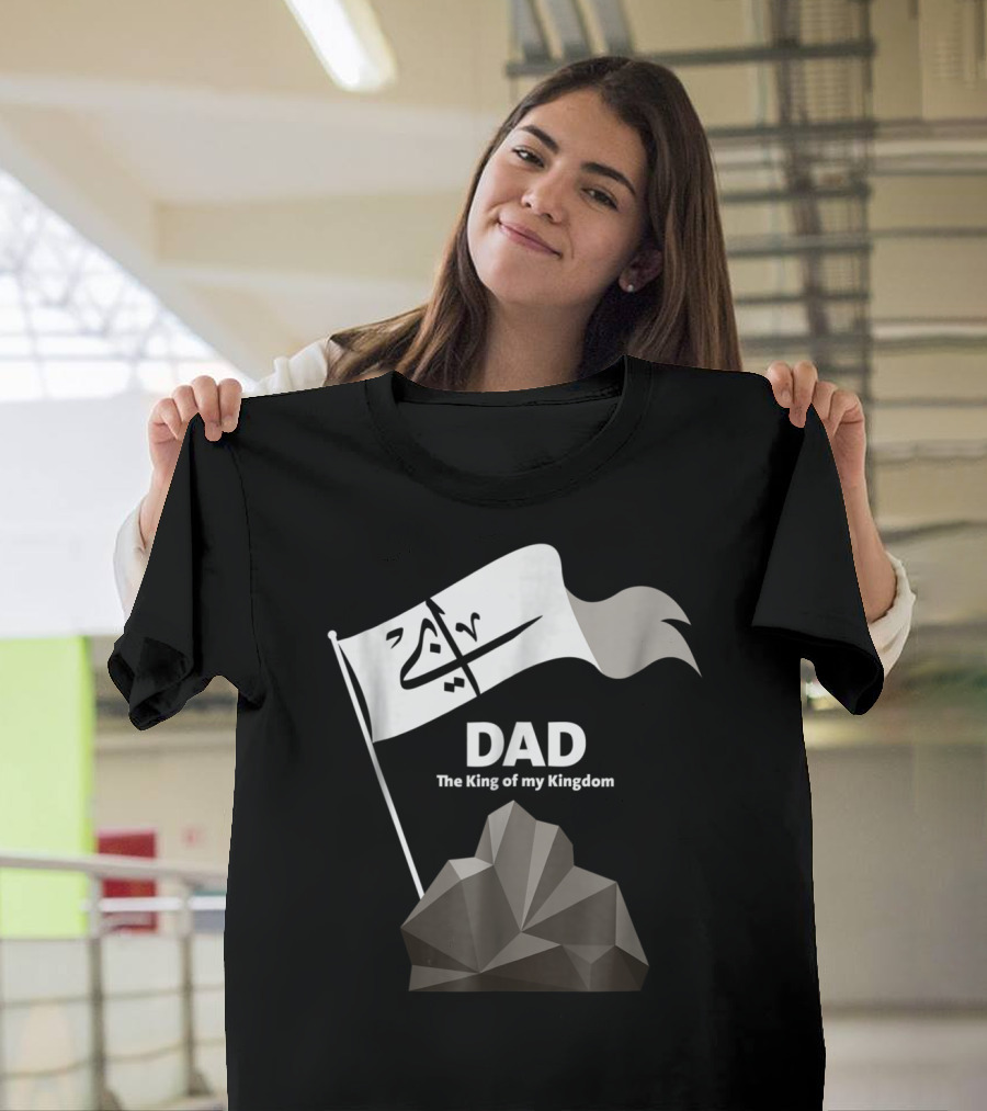 DAD The King of My Kingdom Arabic Calligraphy Flag and Geometric Mountain T-Shirt