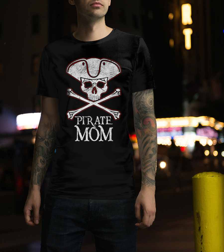 PIRATE MOM Skull Crossbones Halloween Captain T-Shirt