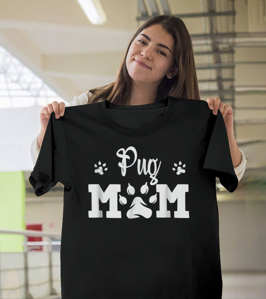 Pug Mom Paw Print Nose T-Shirt