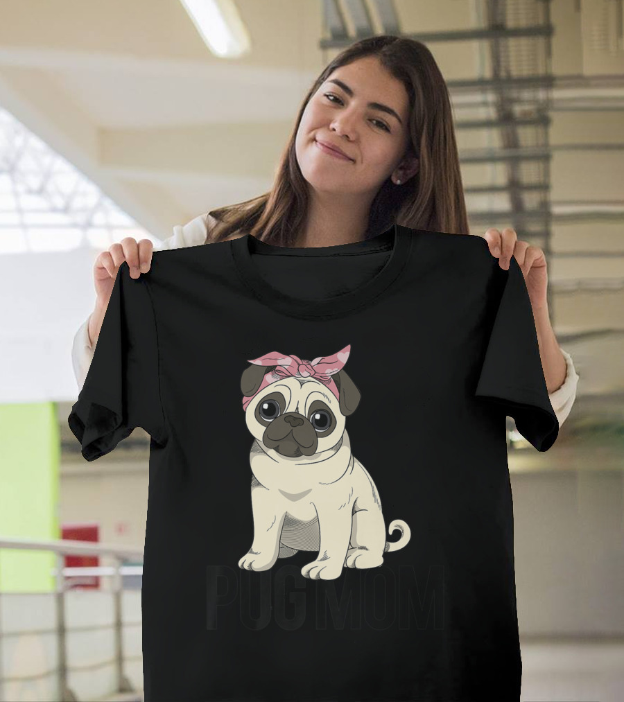 Pug Mom Cute Pug With Pink Bandana T-Shirt