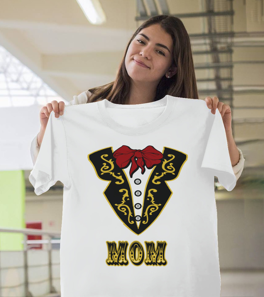 Mom Ringmaster Circus Birthday Party T-Shirt