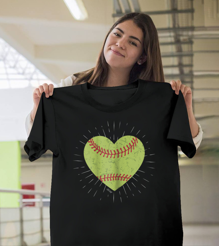Softball Distressed Heart Cute Mom Love T-Shirt