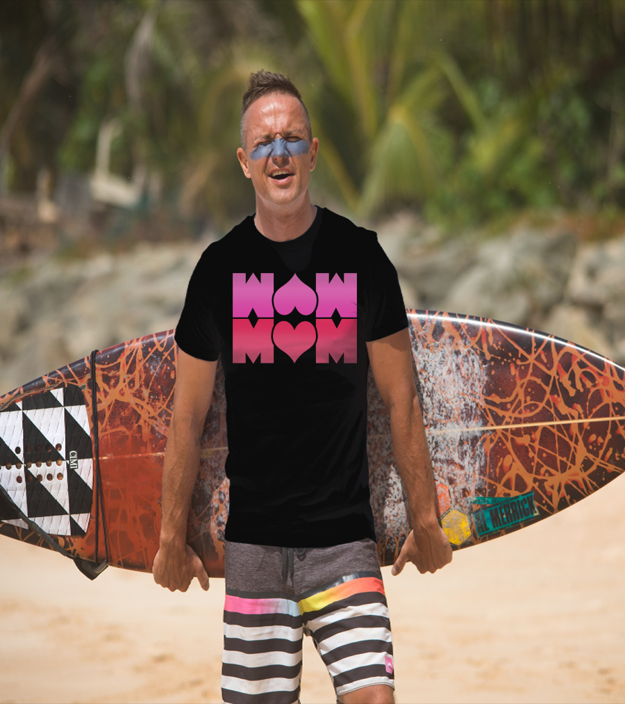 WOW MOM Awesome Super Mommy Pink Heart T-Shirt