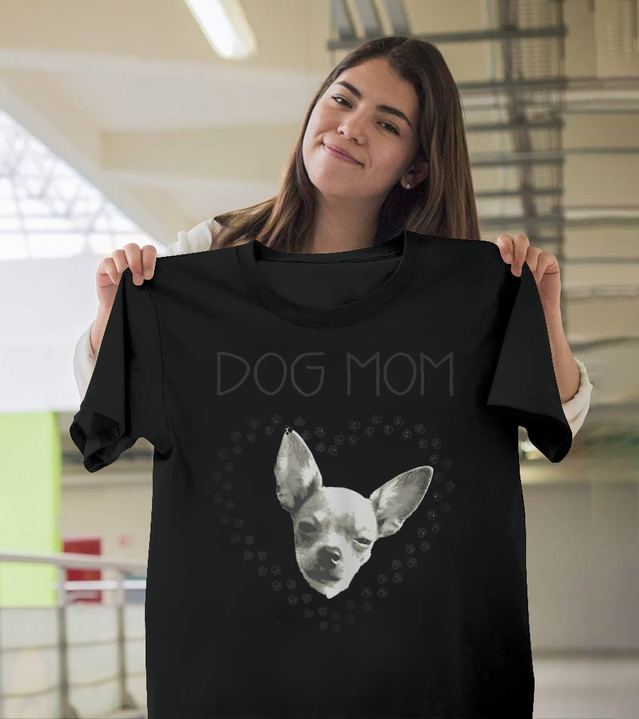 DOG MOM Chihuahua Paw Print Heart T-Shirt