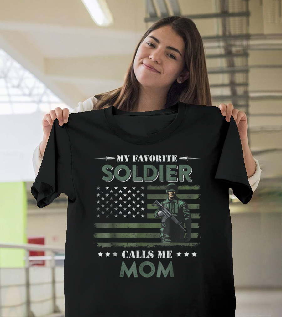 MY FAVORITE SOLDIER CALLS ME MOM AMERICAN FLAG ARMY VETERAN T-Shirt