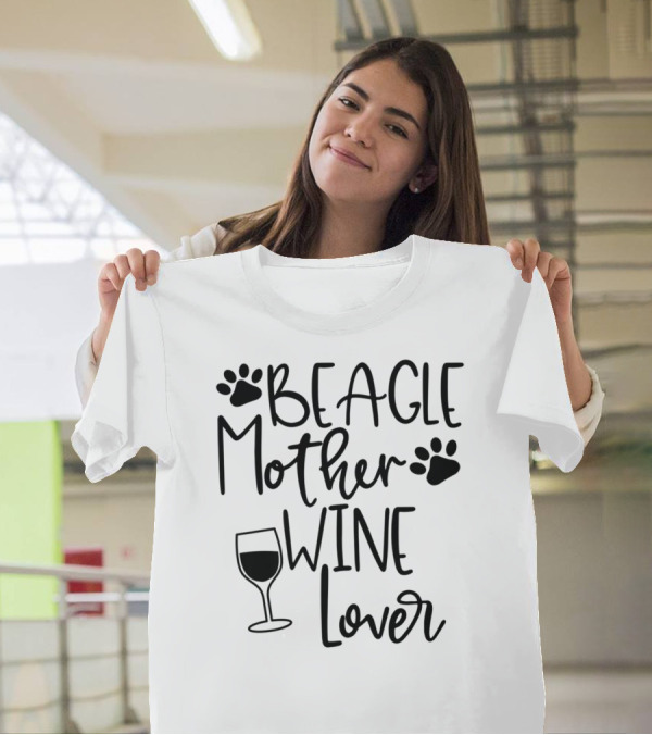 Beagle Mother Wine Lover Women's Cute Dog Paw Prints T-Shirt