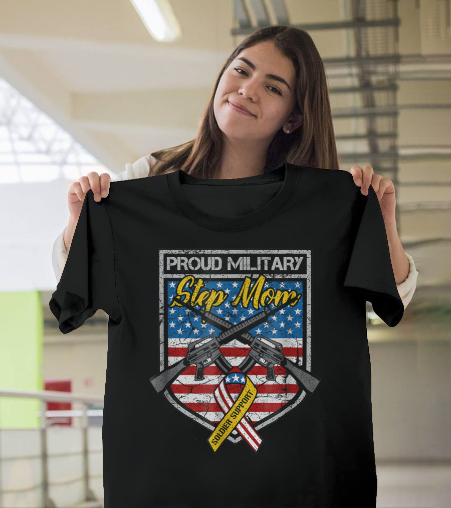 Proud Military Step Mom Soldier Support USA Flag 81 T-Shirt