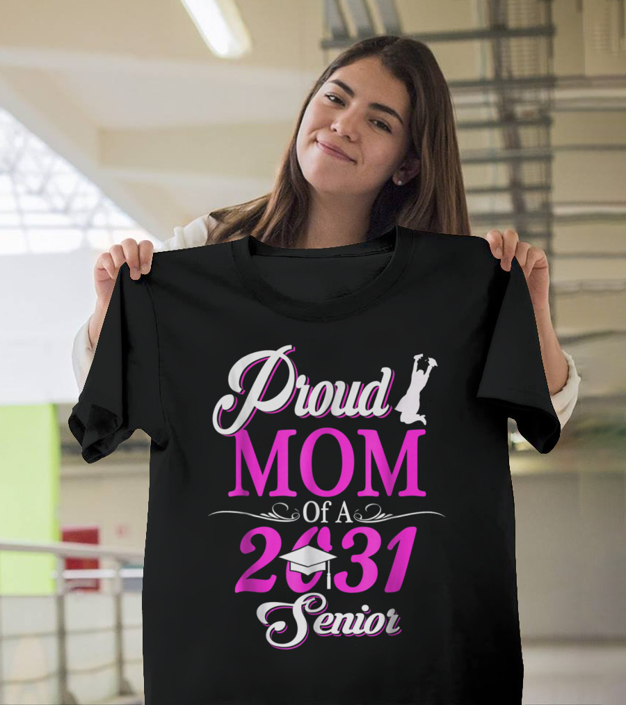 Proud MOM Of A Class 2031 Senior Graduation Celebration T-Shirt