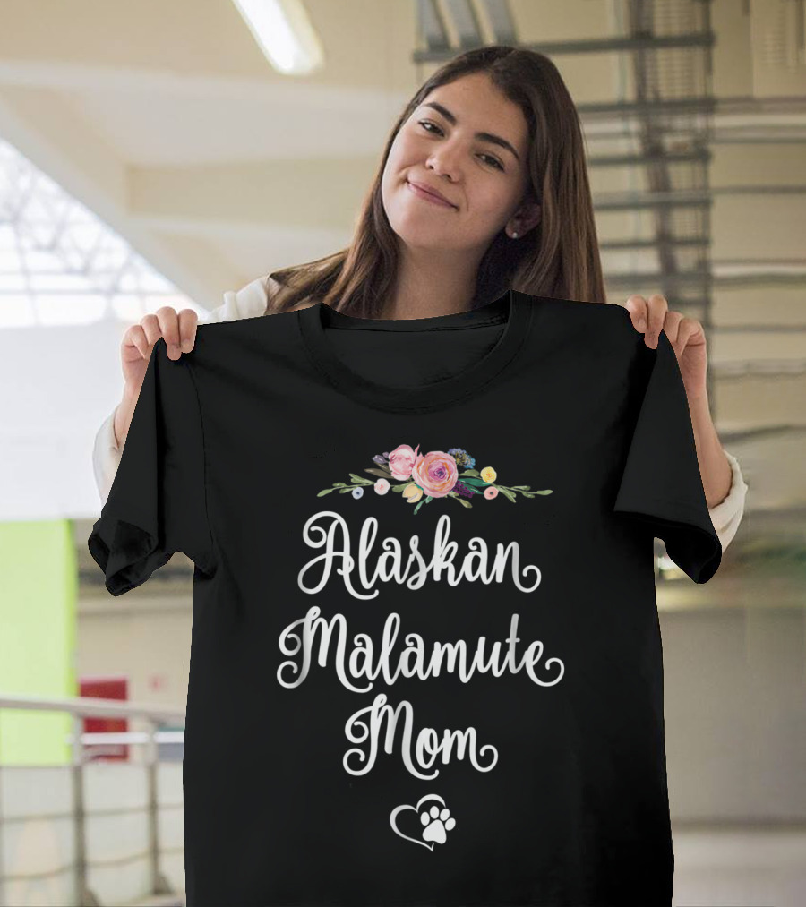 Alaskan Malamute Mom Floral Heart Paw T-Shirt