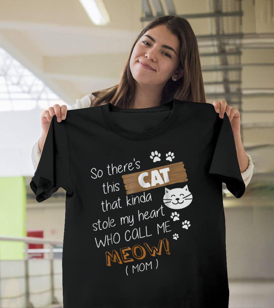 So There's This Cat That Kinda Stole My Heart Who Call Me Meow Mom T-Shirt