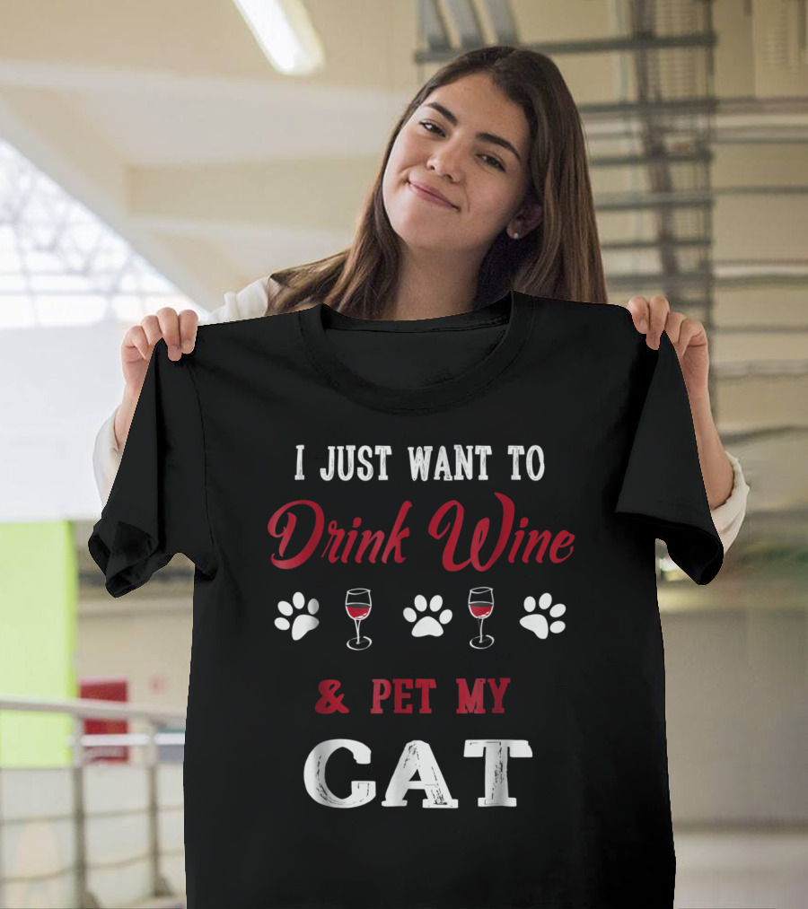 I Just Want To Drink Wine And Pet My Cat Paw Prints Wine Glasses T-Shirt