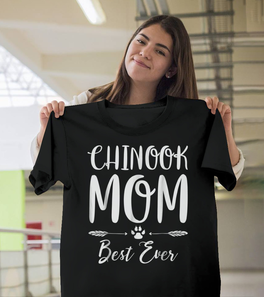 Chinook Mom Best Ever Paw Print Arrows Dog Lovers T-Shirt