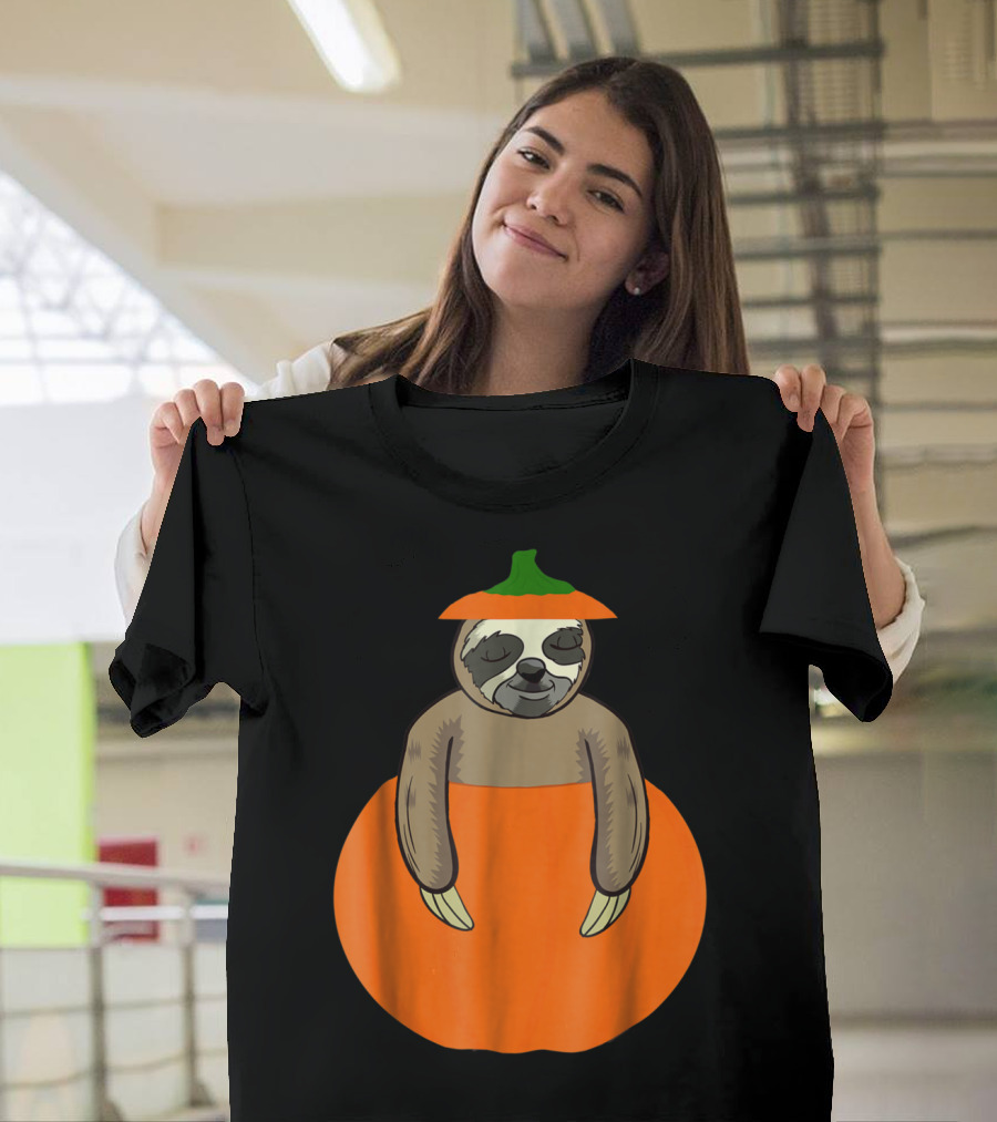 Cute Sloth Pumpkin Halloween Costume For Teacher Mom And Dad T-Shirt