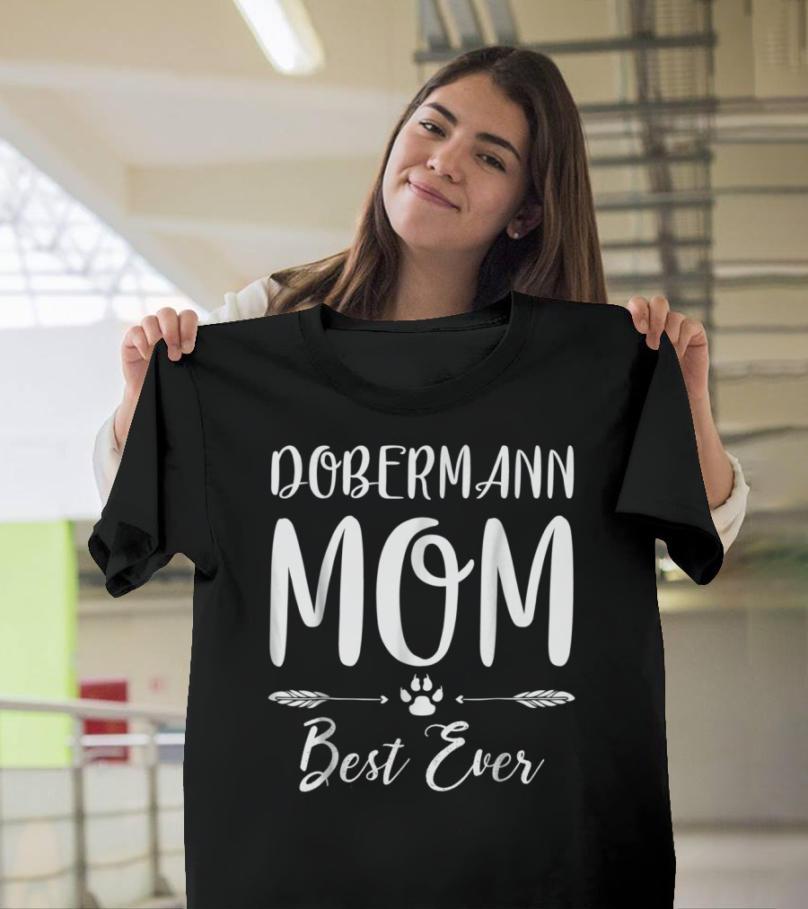 Dobermann Mom Best Ever Paw Print Arrows T-Shirt