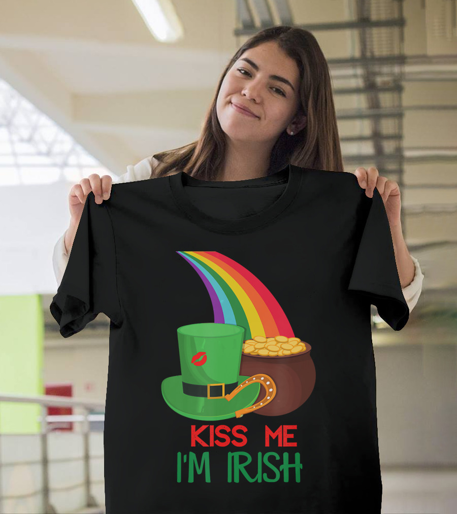 Kiss Me I'm Irish Green Hat Rainbow Pot Of Gold T-Shirt
