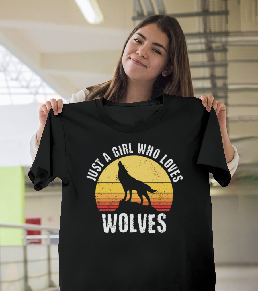 Just A Girl Who Loves Wolves Howling Silhouette Retro Sunset T-Shirt