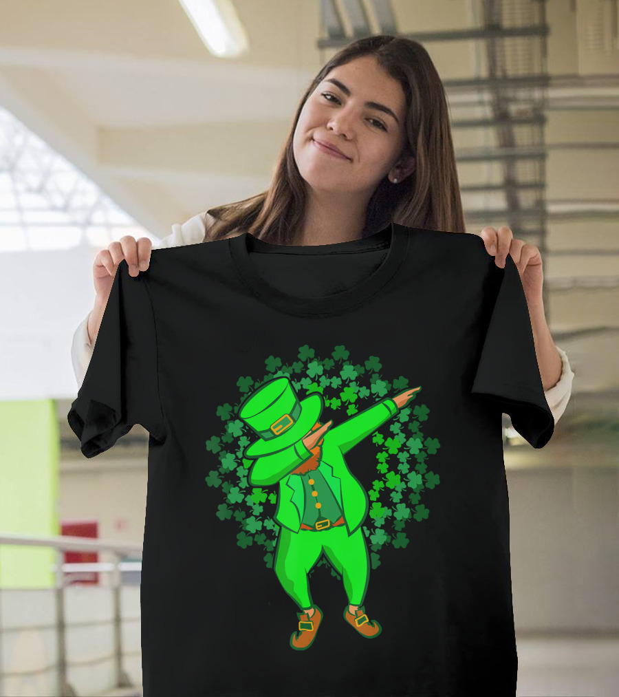 St Patricks Day Leprechaun Dabbing with Shamrocks Irish Green T-Shirt