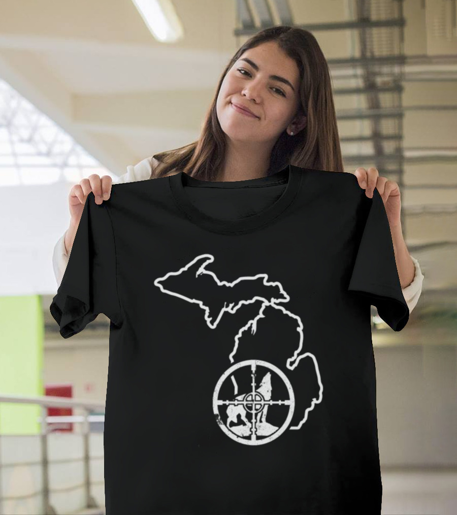 Michigan Coyote Hunting Target Coyote Calling T-Shirt