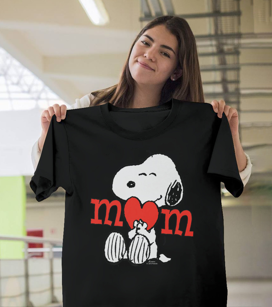 Peanuts Snoopy Hug Mom Heart T-Shirt