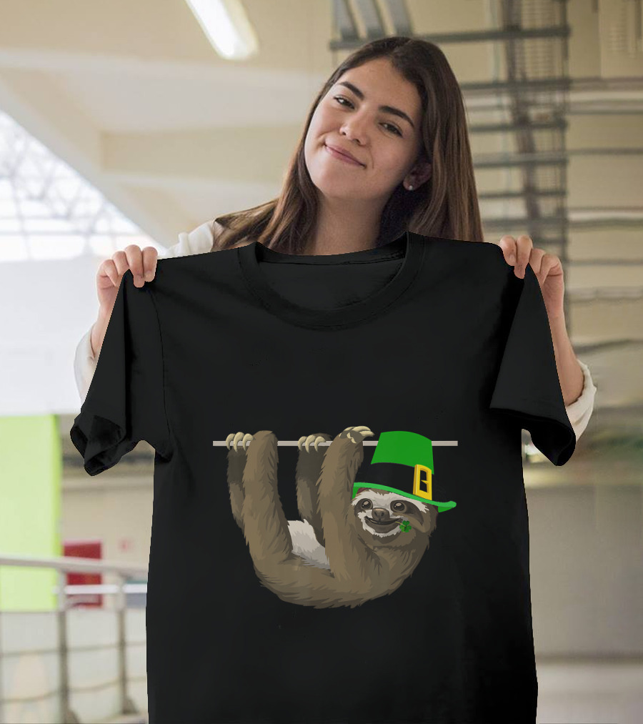 Leprechaun Sloth Lovers Cute St Patricks Hanging Sloth with Green Hat and Shamrock T-Shirt