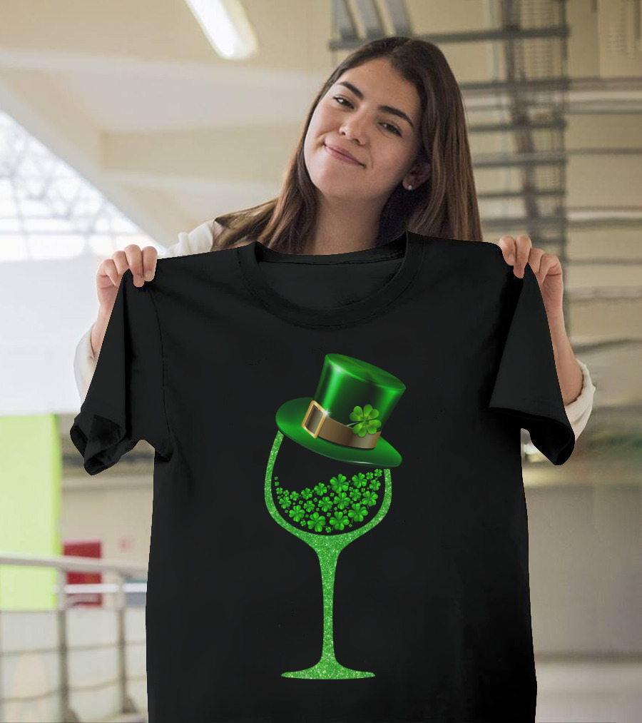 St Patrick's Day Leprechaun Hat Shamrock Wine Glass T-Shirt