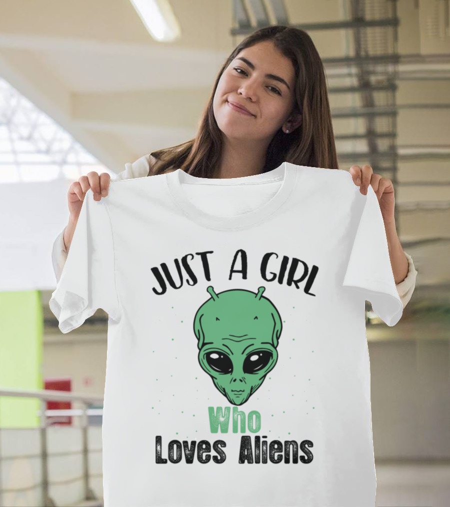 JUST A GIRL WHO LOVES ALIENS Alien Head T-Shirt