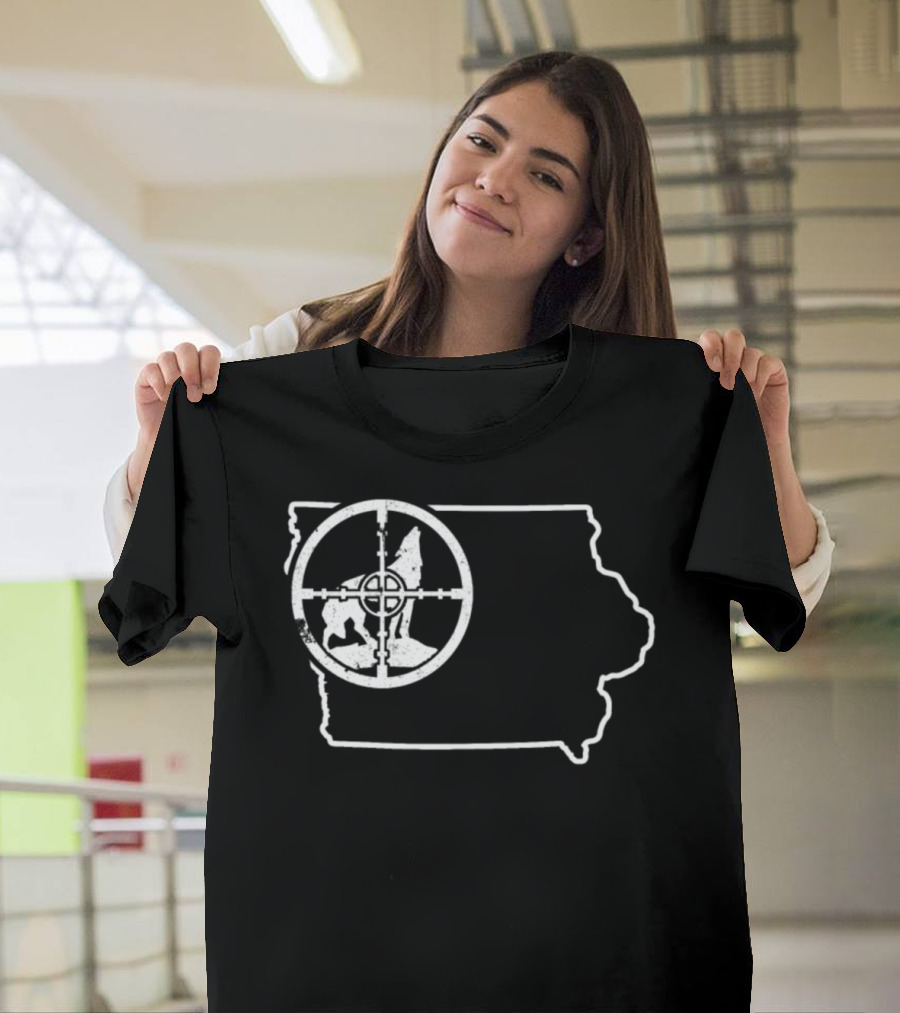 Coyote Iowa Hunting Coyote Silhouette Map T-Shirt