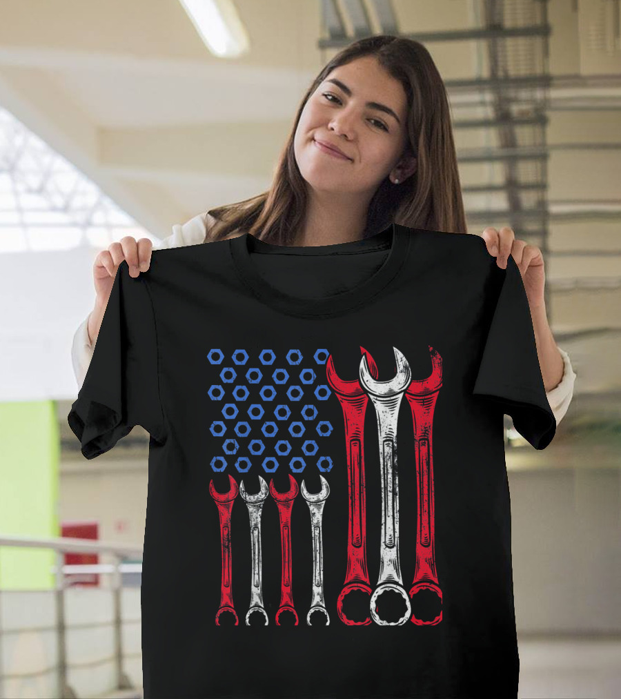 Mechanic Tools Wrenches USA Flag Design for Cycling and Bike Enthusiasts T-Shirt