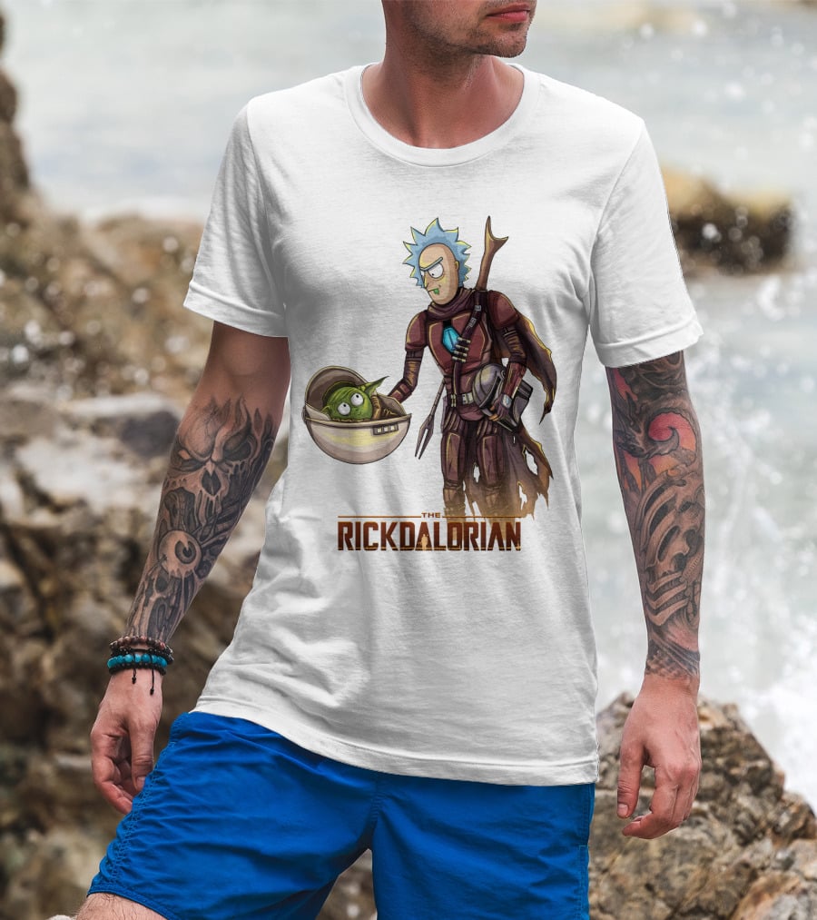 The RICKDALORIAN Sci-Fi Character Fusion With Armor And Green Alien In Pod T-Shirt