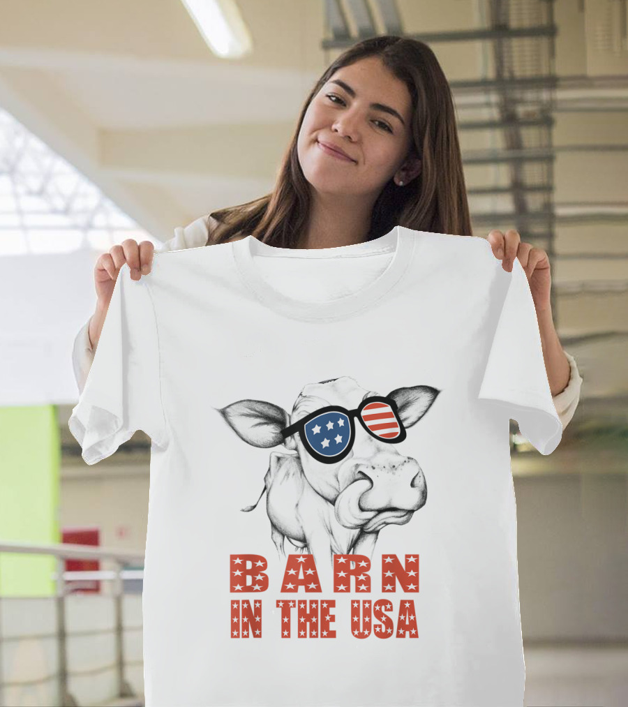Barn In The USA Patriotic Flag Sunglasses Cow T-Shirt