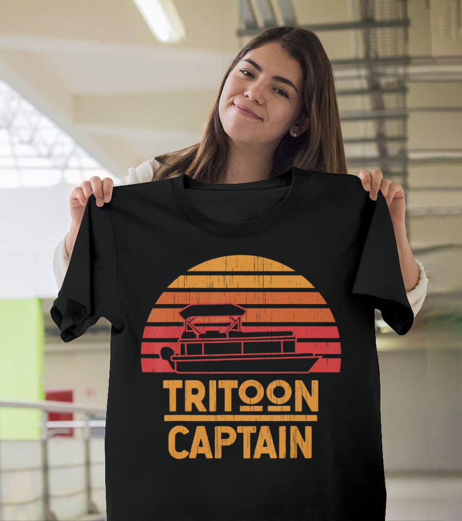Tritoon Captain Vintage Sunset Boating Pontoon T-Shirt