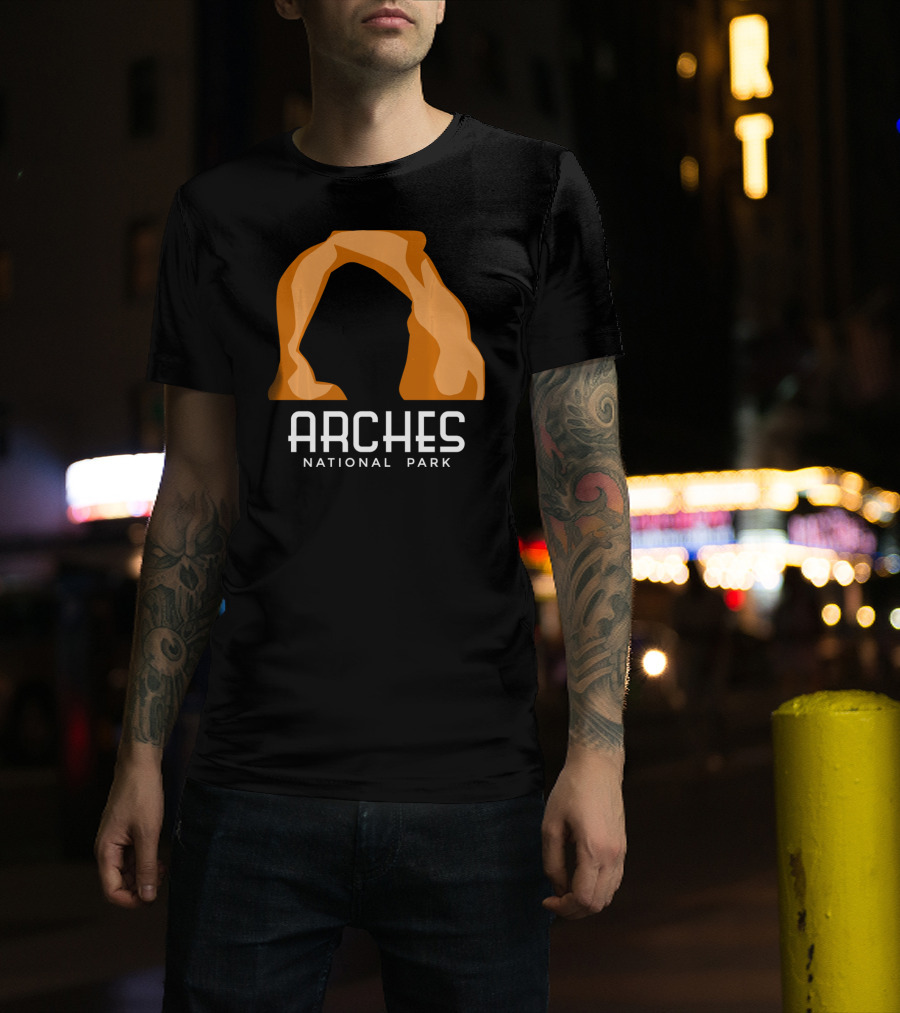 Arches National Park 1929 Moab Utah Iconic Delicate Arch T-Shirt