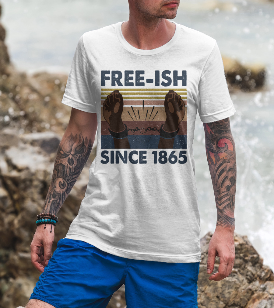 Freeish Since 1865 Vintage Black Day Fists Breaking Chains Retro Stripes T-Shirt