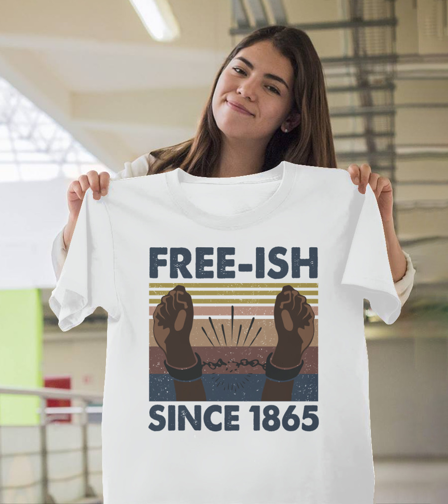 Freeish Since 1865 Vintage Black Day Fists Breaking Chains Retro Stripes T-Shirt