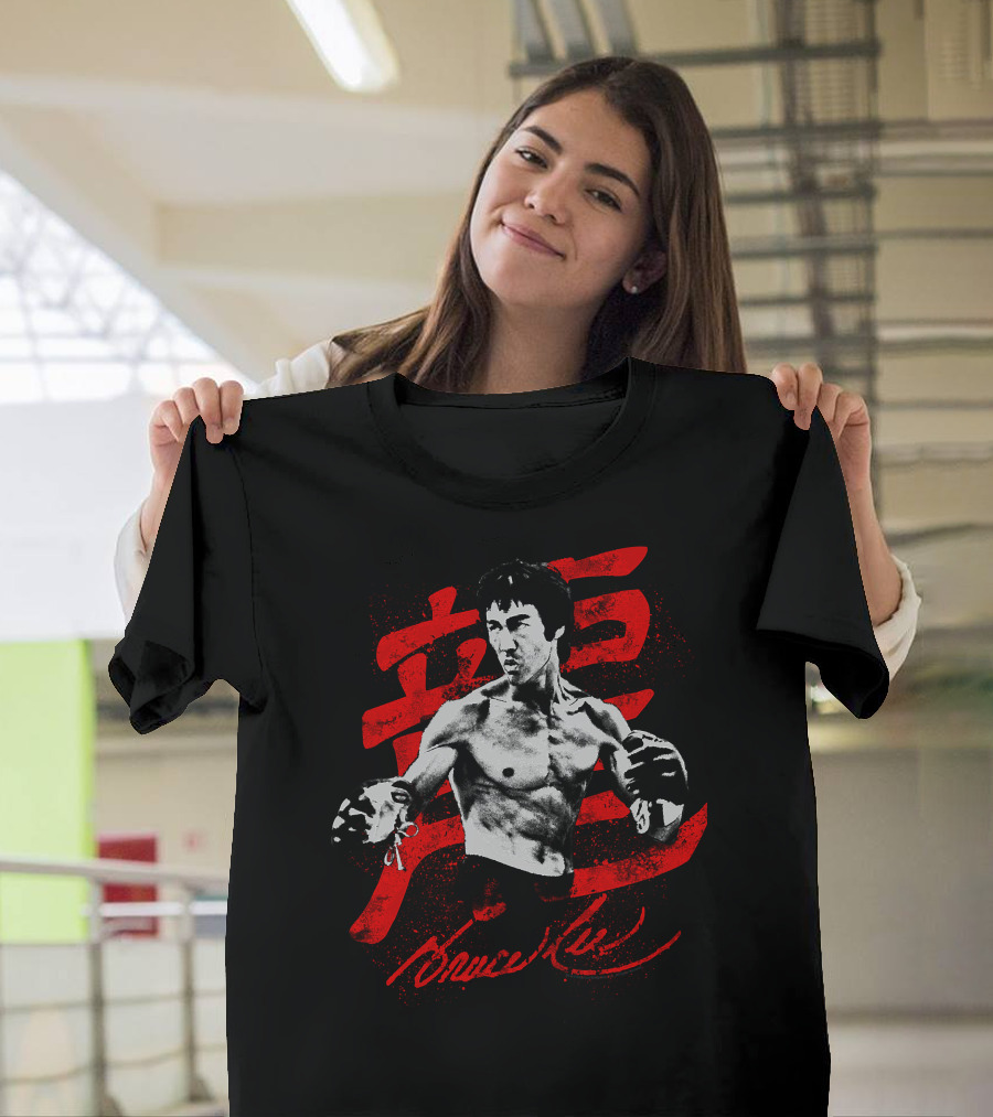 Bruce Lee Fighting Pose with Red Kanji Background T-Shirt