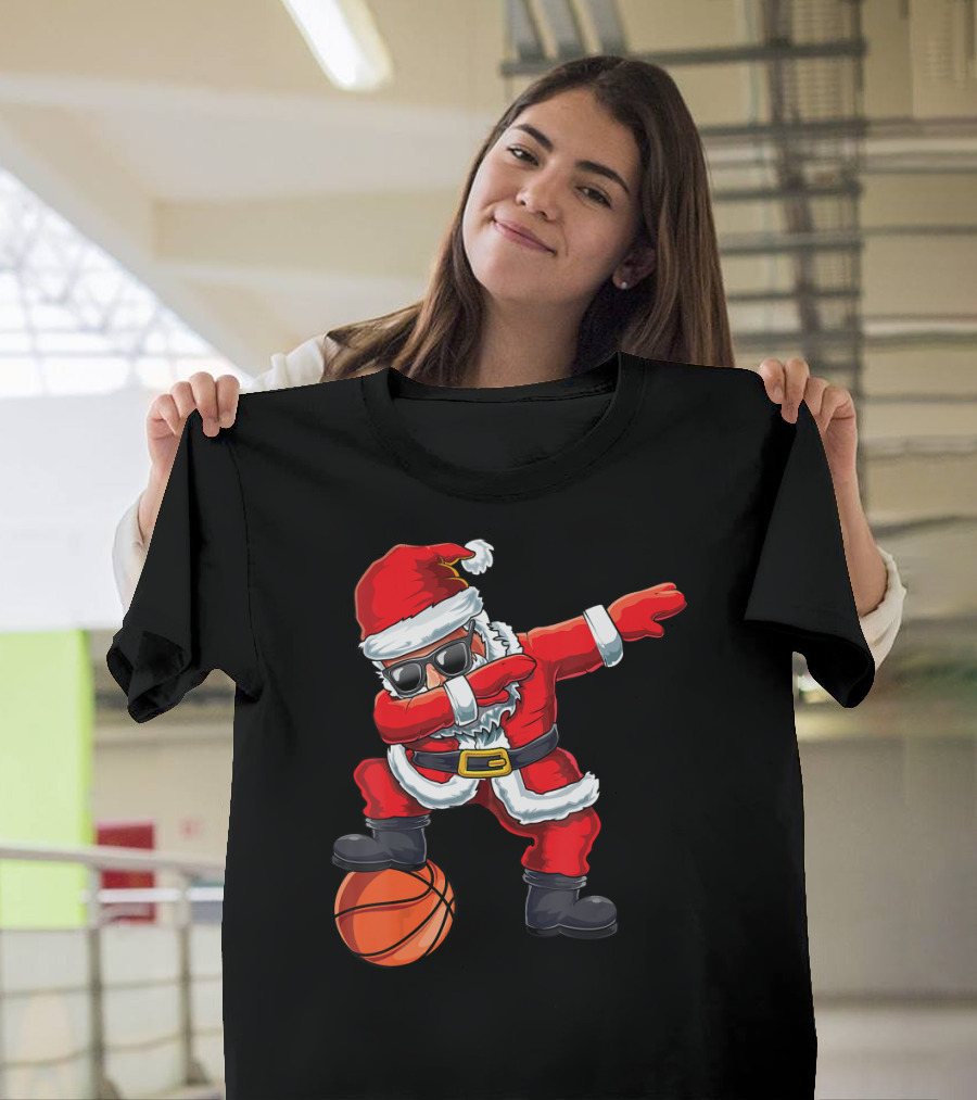 Christmas Santa Dabbing On Basketball Court Holiday Fun T-Shirt
