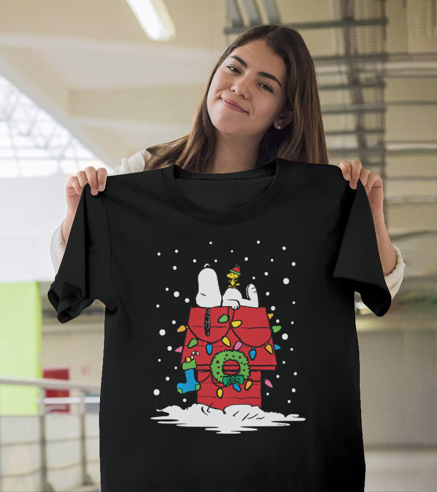 Snoopy Woodstock Christmas Lights Doghouse Wreath Snow Peanuts T-Shirt