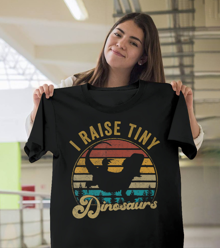 I Raise Tiny Dinosaurs Funny Bearded Dragon Vintage Silhouette Retro Sunset T-Shirt