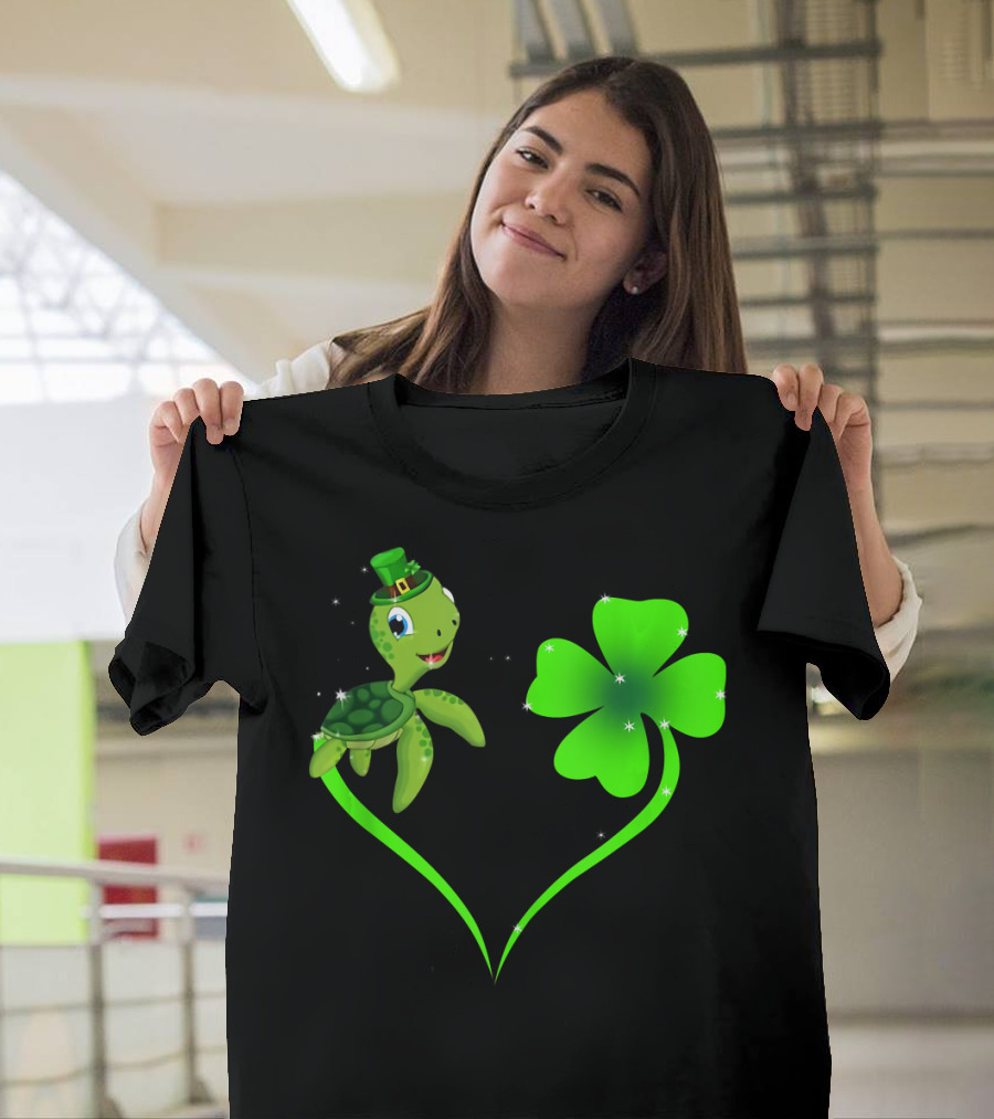 Happy St Patrick's Day Shamrock Turtle With Leprechaun Hat And Green Heart T-Shirt