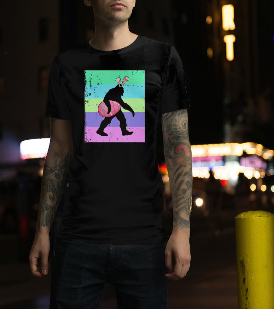 Vintage Bigfoot Easter Bunny Eggs Sasquatch Retro Gradient T-Shirt