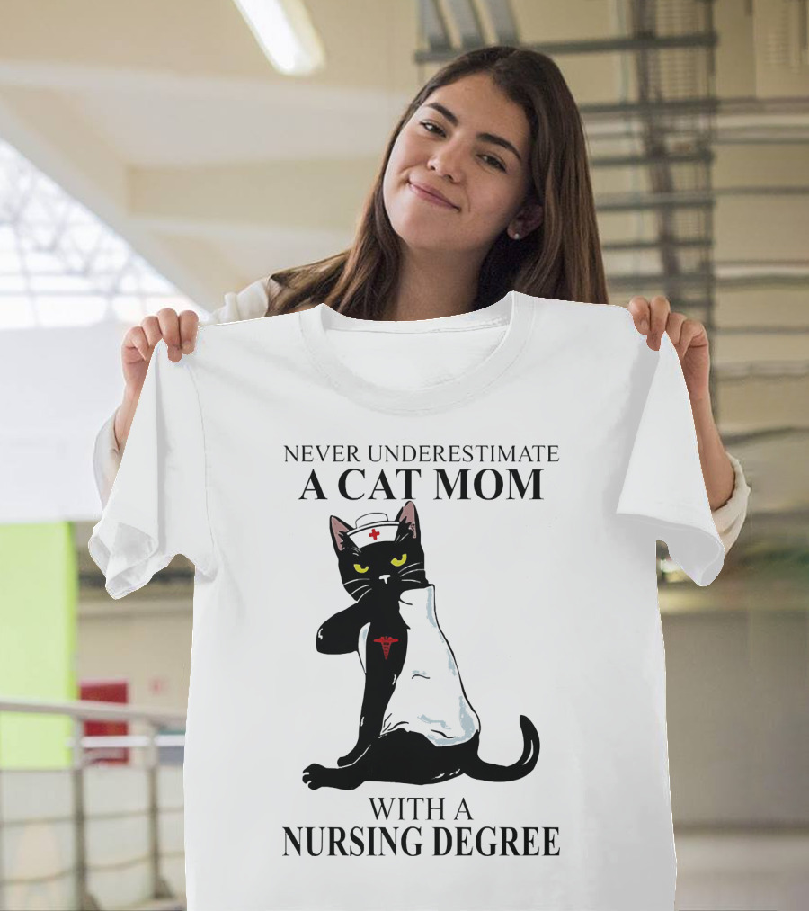 Never Underestimate a Cat Mom With a Nursing Degree T-Shirt