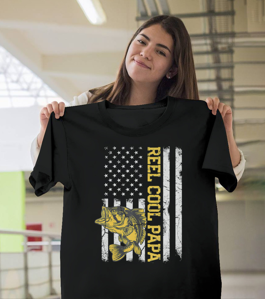 Reel Cool Papa American Flag Father's Day Fishing Mens T-Shirt