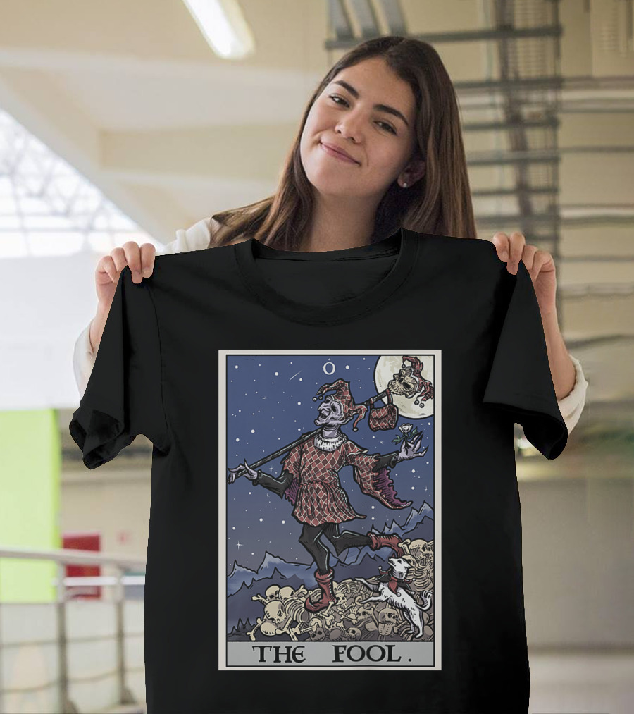 The Fool Tarot Card Gothic Halloween Jester On Skull Pile T-Shirt