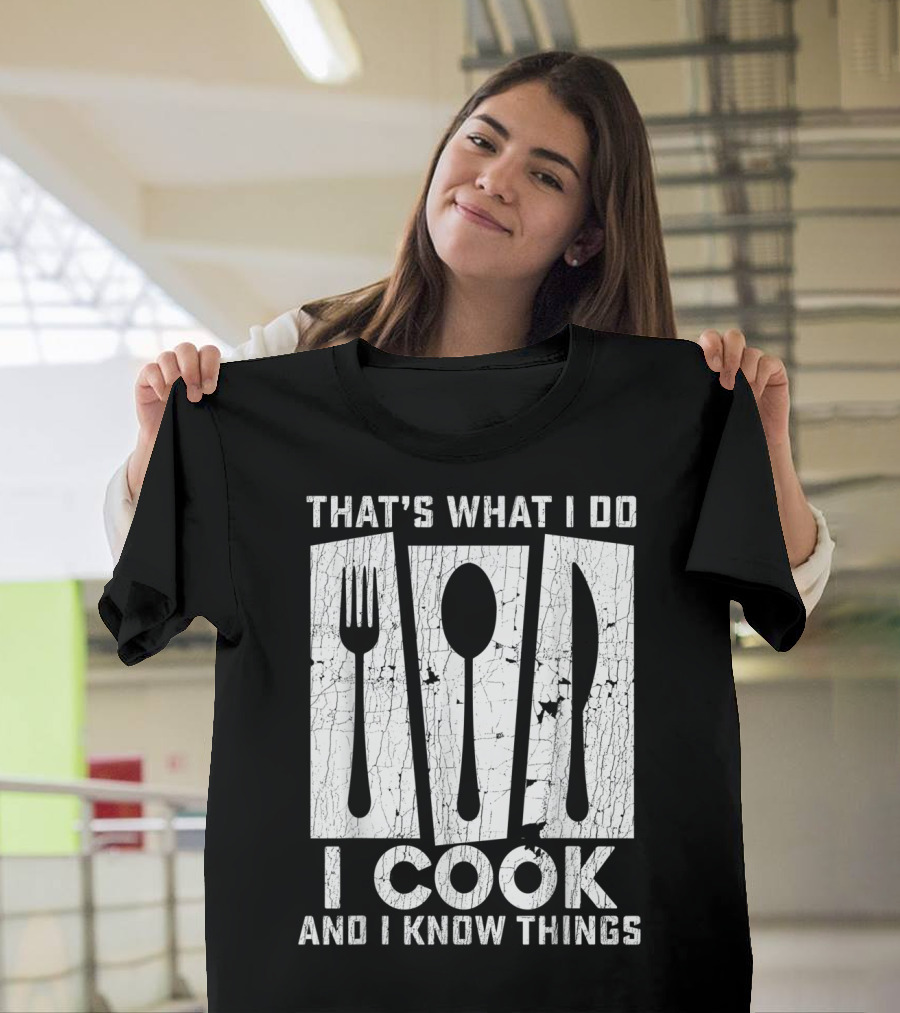 That's What I Do I Cook And I Know Things Fork Spoon Knife T-Shirt
