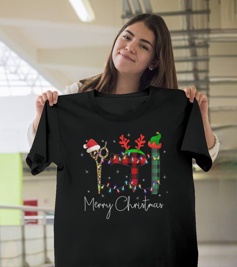 Merry Christmas Hairstylist Hairdresser Leopard Scissors Reindeer Antlers Blow Dryer Tool Holiday Lights T-Shirt