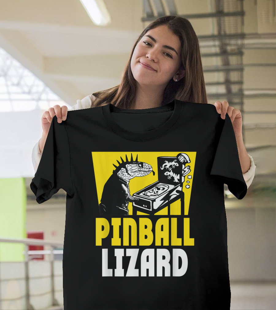 Pinball Lizard Arcade Punk Iguana Playing Pinball Machine T-Shirt